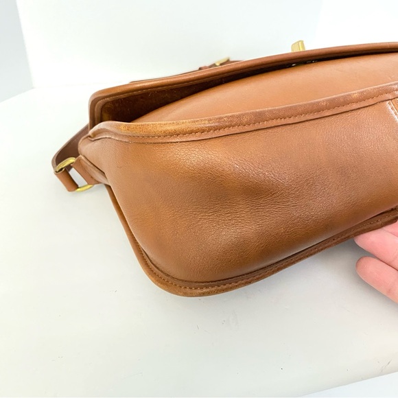 Vintage Coach City Bag British Tan Leather Shoulder Bag #9790 Made in USA 1996 - Picture 8 of 17